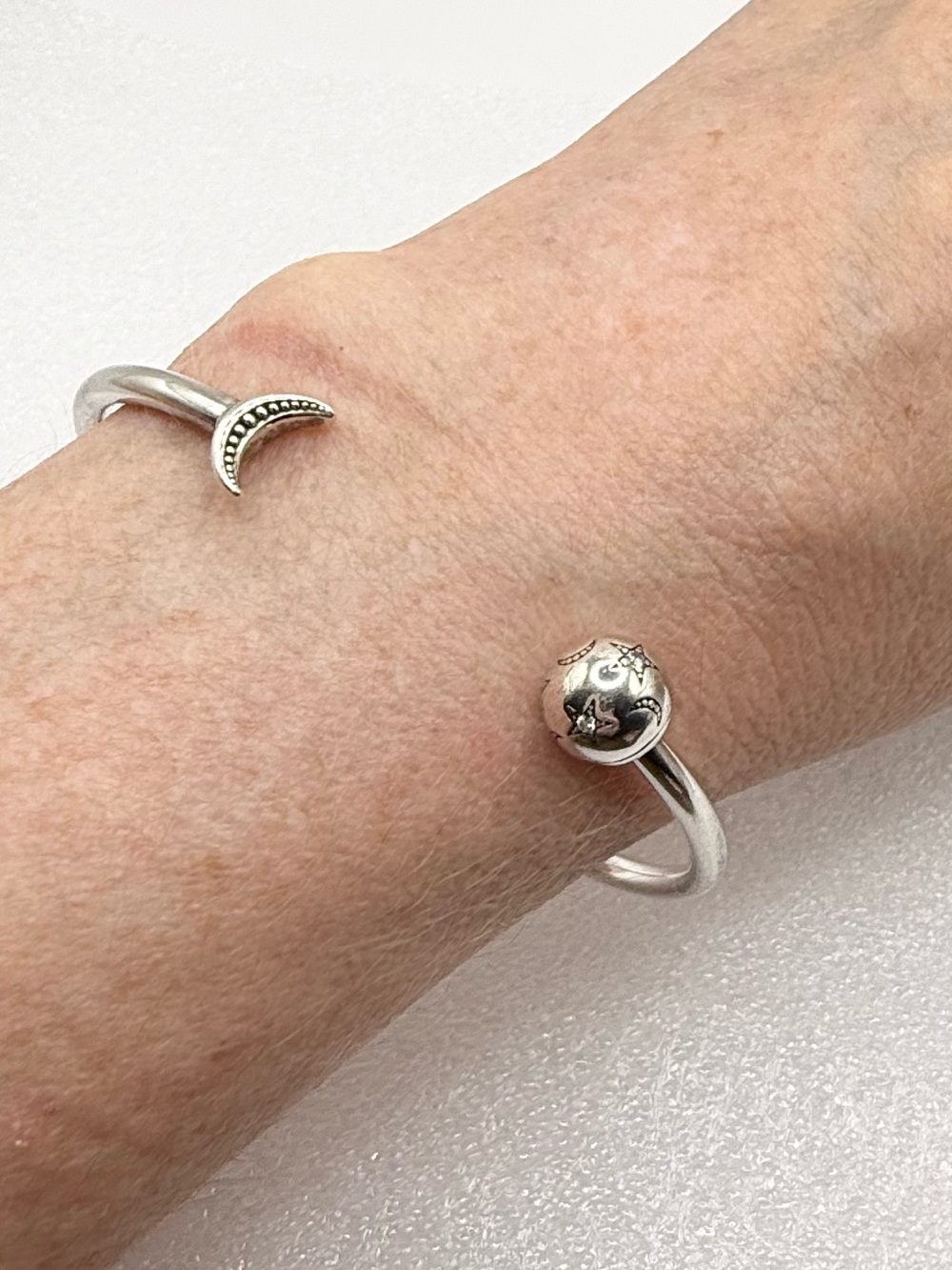 This Pandora Moments Moon & Stars Open Bangle sterling silver - Picture 8 of 10